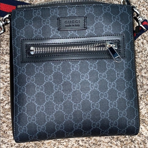Gucci Supreme Shoulder Bag - Picture 1 of 6